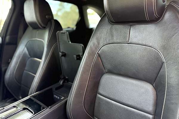 2018 Jaguar F-PACE 30d R-Sport X761