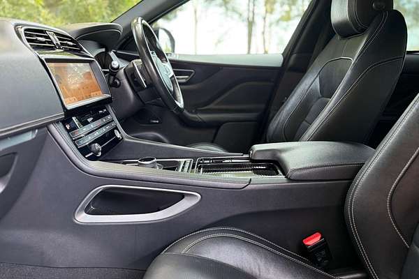 2018 Jaguar F-PACE 30d R-Sport X761
