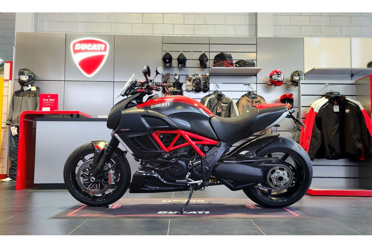 2011 Ducati Diavel CARBON