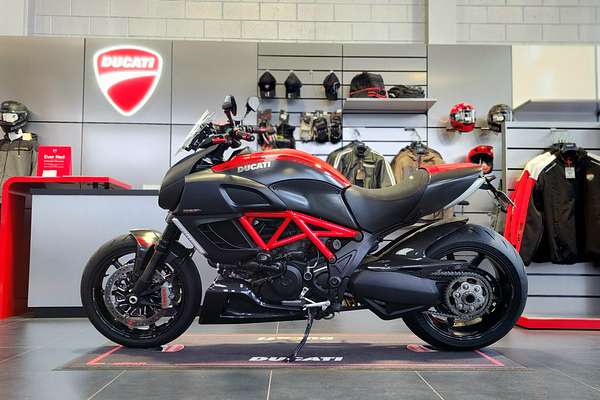 2011 Ducati Diavel CARBON