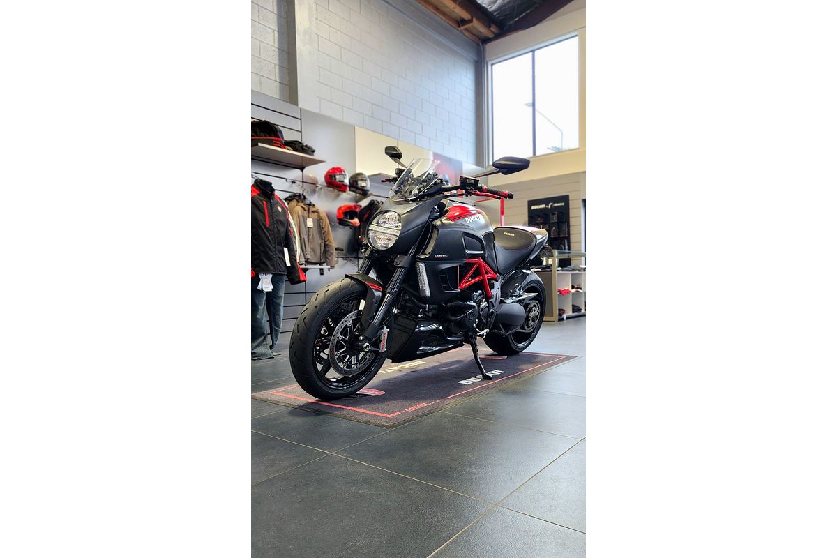 2011 Ducati Diavel CARBON