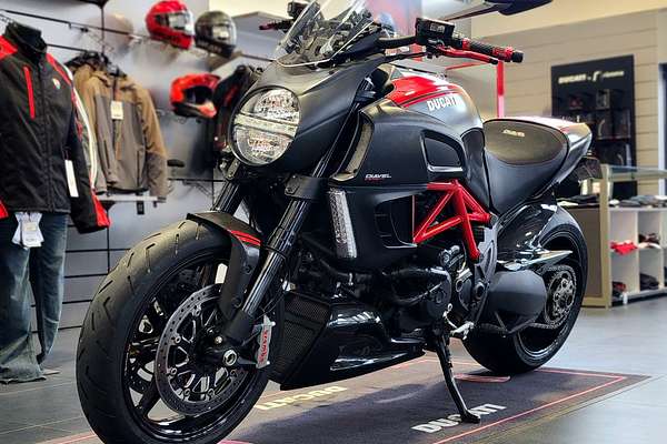 2011 Ducati Diavel CARBON