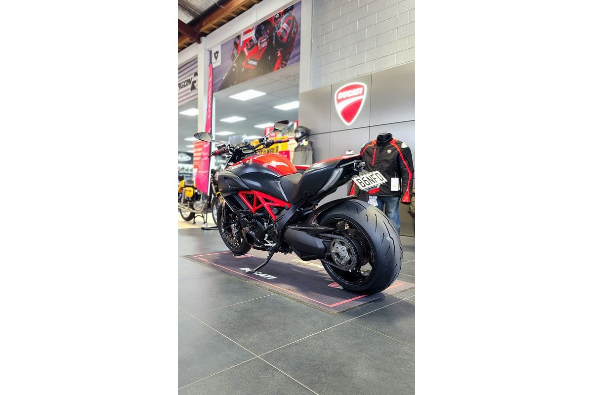 2011 Ducati Diavel CARBON