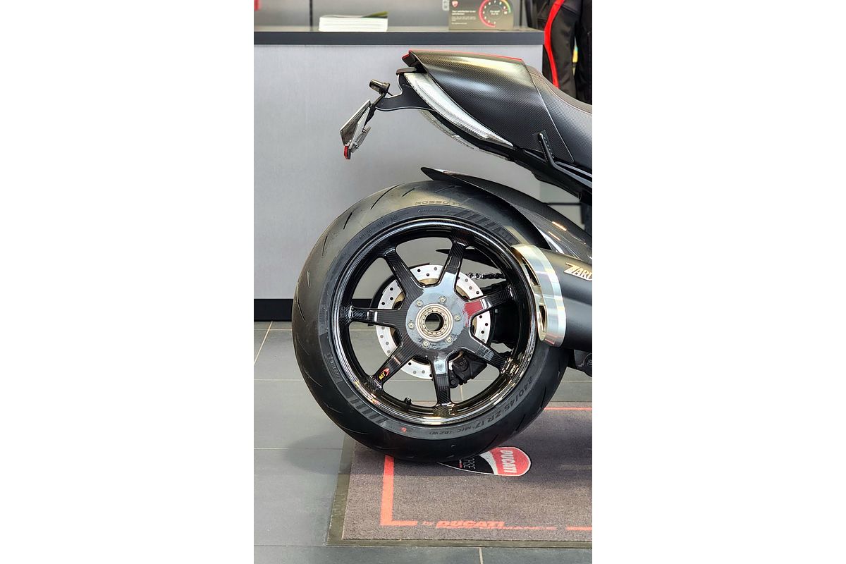 2011 Ducati Diavel CARBON