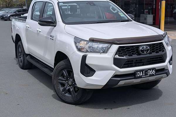 2024 Toyota Hilux Hilux 4x4 SR 2.8L T Diesel Automatic Double Cab