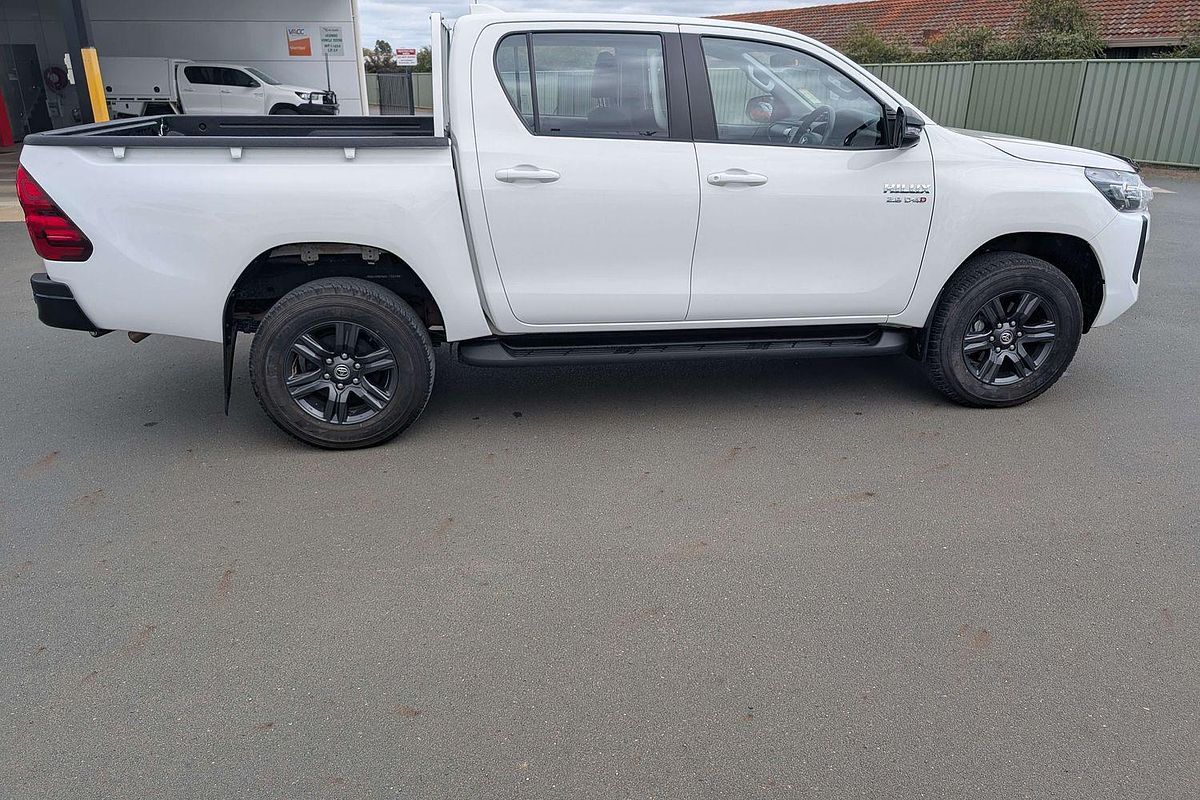 2024 Toyota Hilux Hilux 4x4 SR 2.8L T Diesel Automatic Double Cab