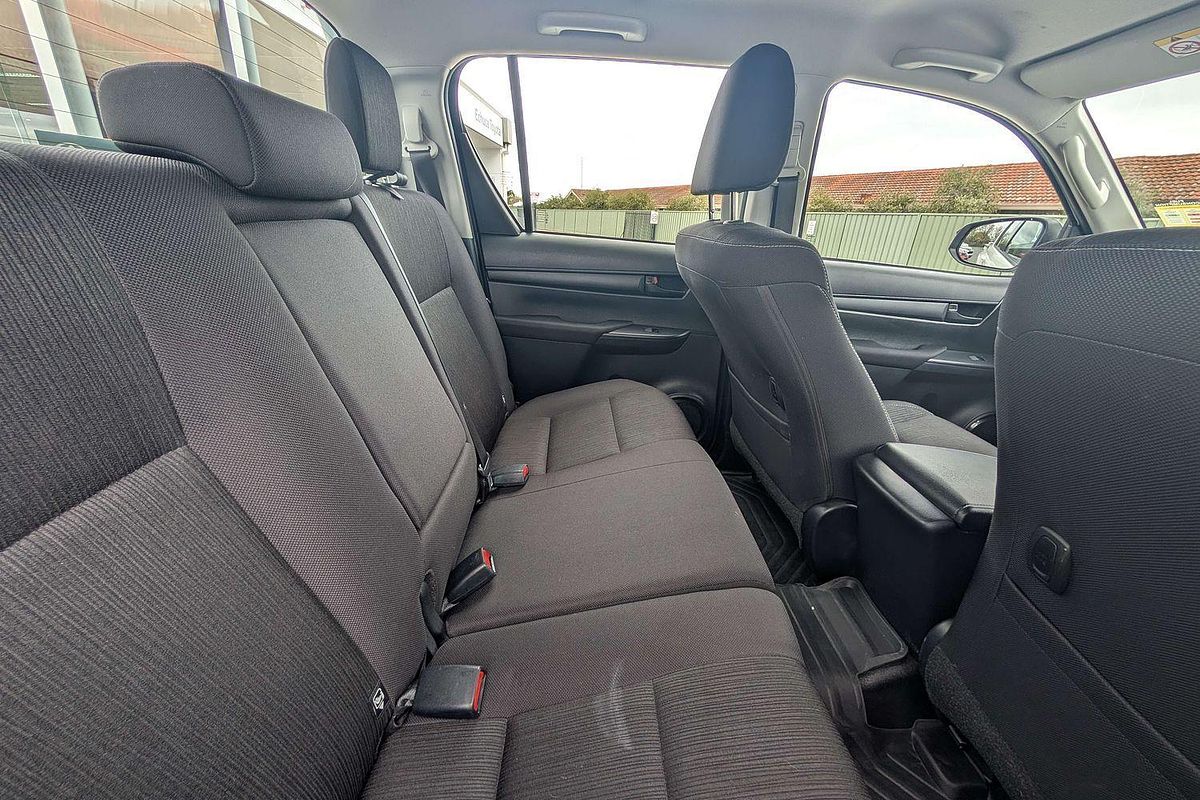 2024 Toyota Hilux Hilux 4x4 SR 2.8L T Diesel Automatic Double Cab