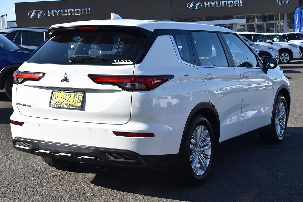 2024 Mitsubishi Outlander ES ZM