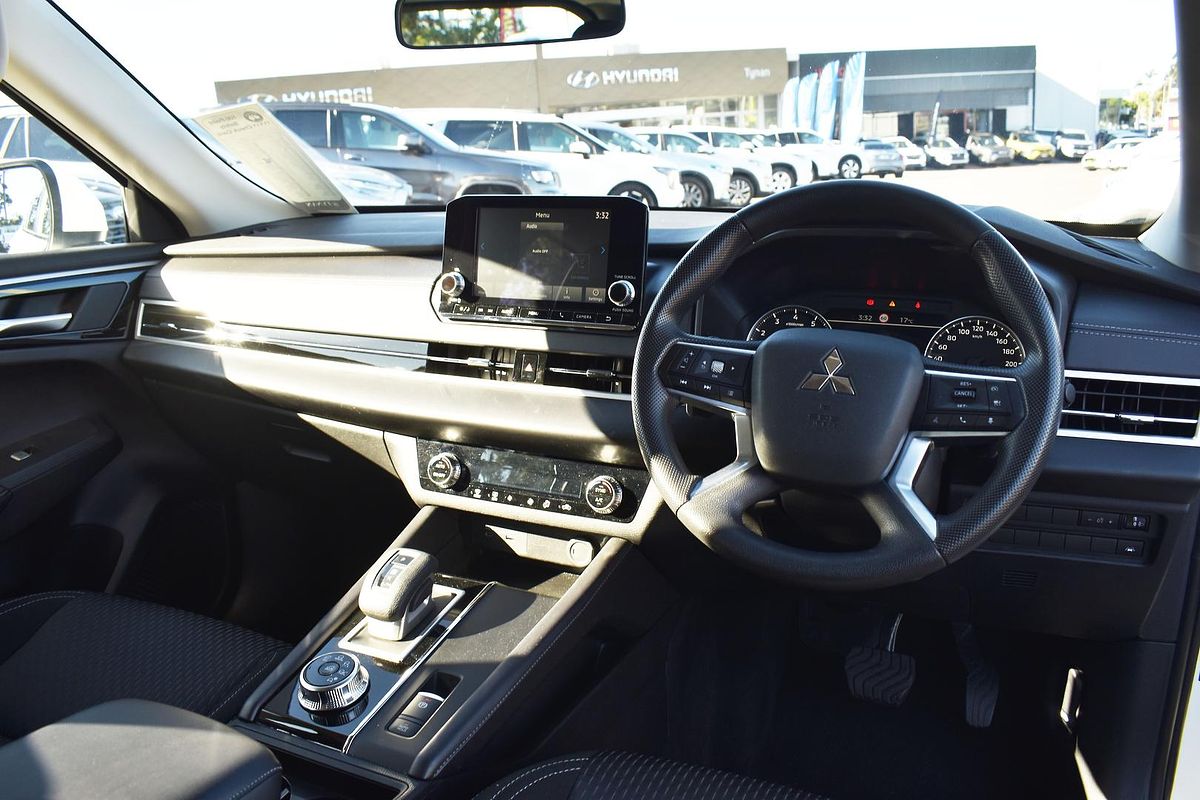 2024 Mitsubishi Outlander ES ZM