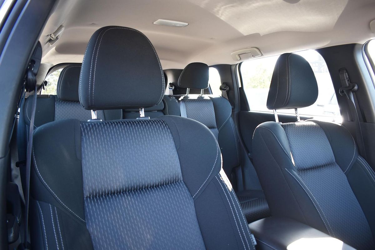 2024 Mitsubishi Outlander ES ZM