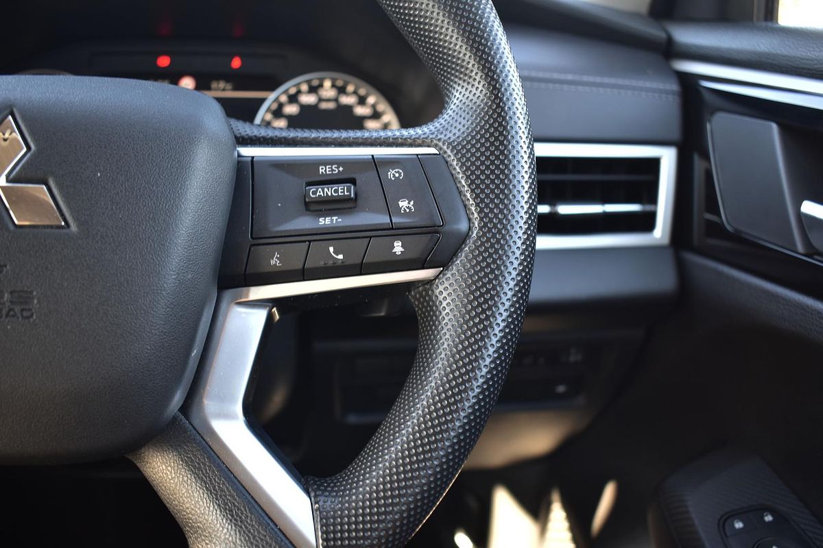 2024 Mitsubishi Outlander ES ZM