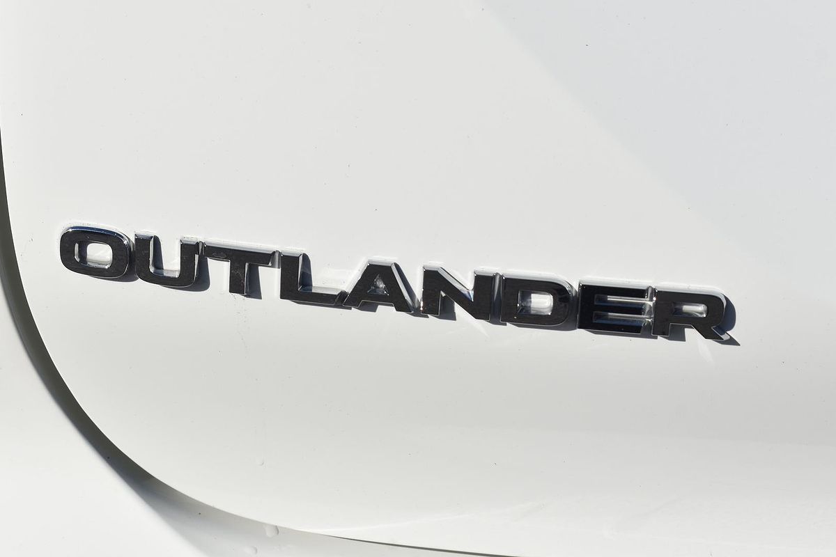 2024 Mitsubishi Outlander ES ZM