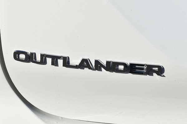 2024 Mitsubishi Outlander ES ZM