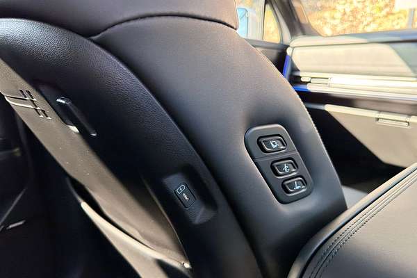 2025 Hyundai Santa Fe Hybrid Calligraphy MX5.V1