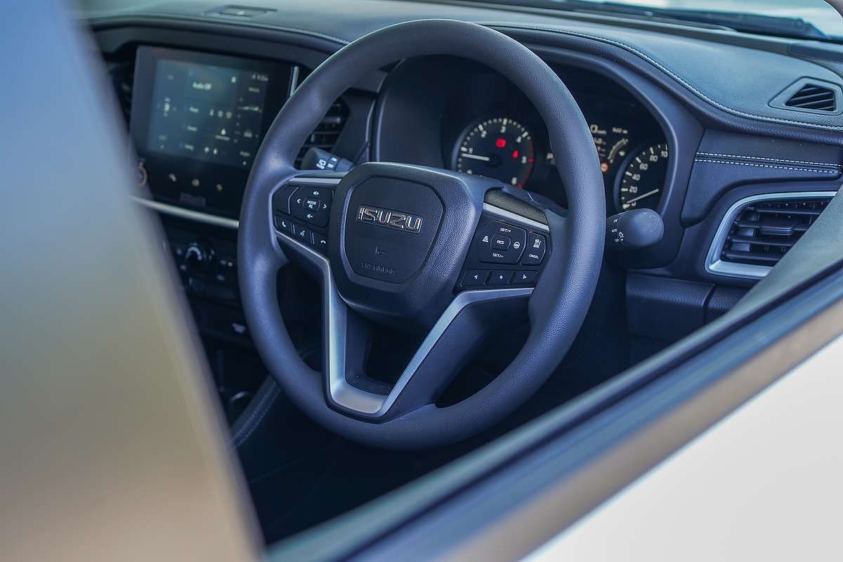 2025 Isuzu MU-X LS-M