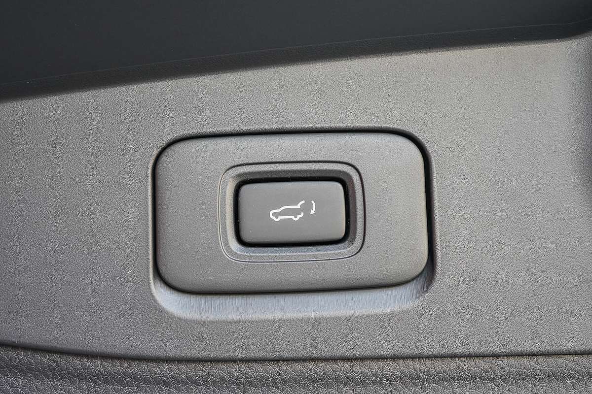 2025 Isuzu MU-X LS-T