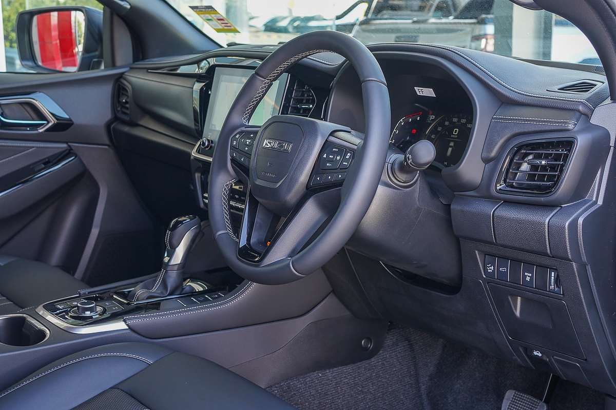 2025 Isuzu MU-X LS-T