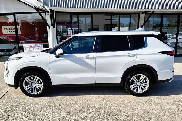 2023 Mitsubishi Outlander LS ZM