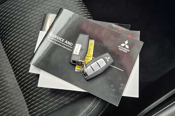 2023 Mitsubishi Outlander LS ZM