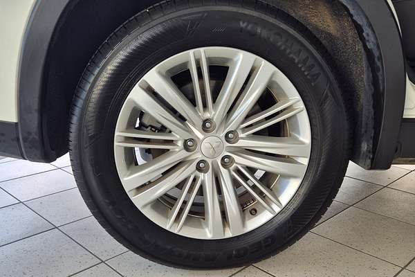 2023 Mitsubishi Outlander LS ZM