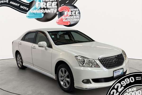 2013 Toyota Crown Majesta G URS206