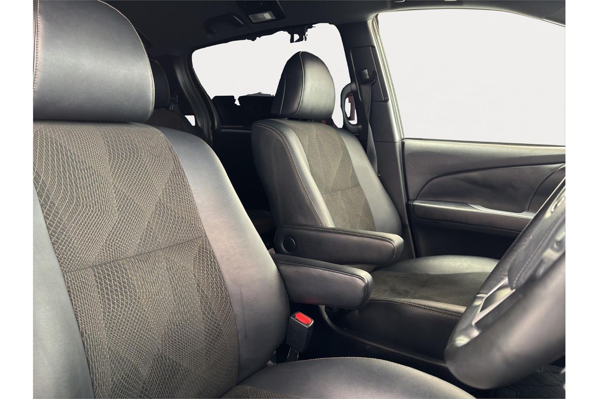 2018 Toyota Estima Aeras Premium Welcab