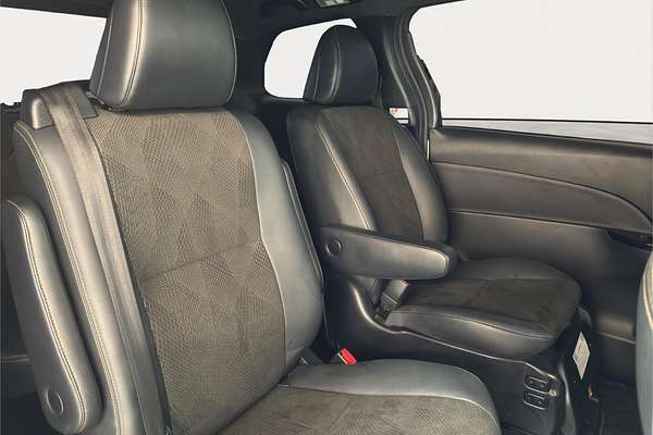 2018 Toyota Estima Aeras Premium Welcab