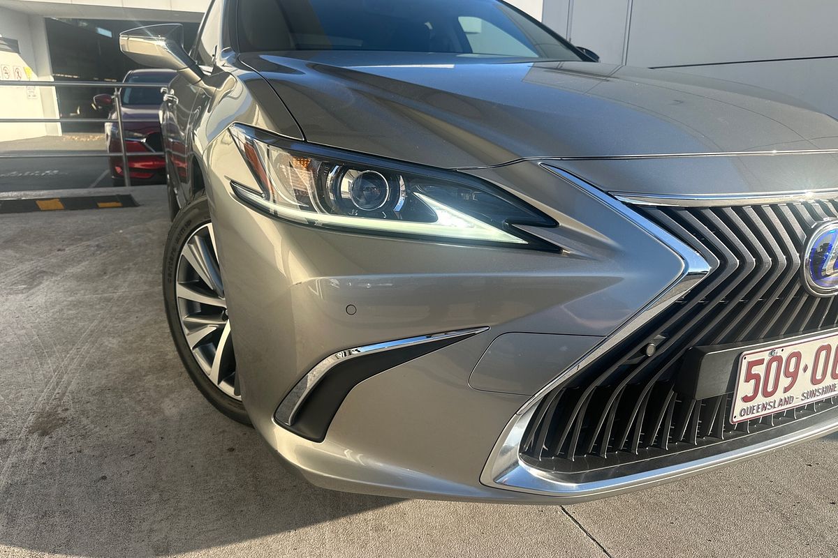 2019 Lexus ES ES300h Luxury AXZH10R