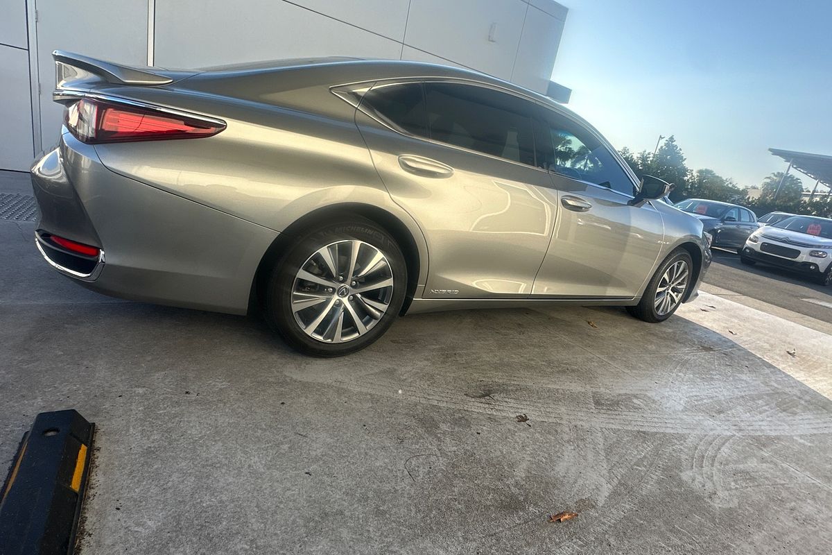 2019 Lexus ES ES300h Luxury AXZH10R