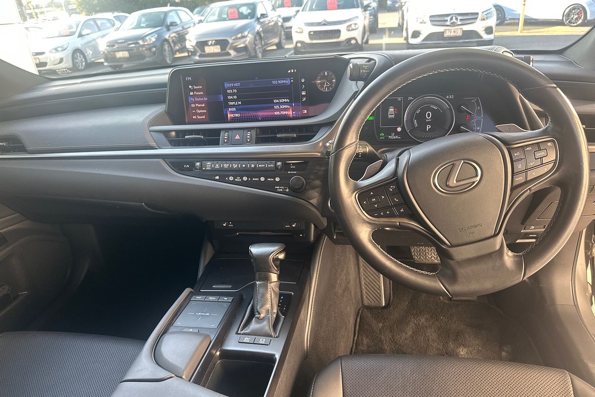 2019 Lexus ES ES300h Luxury AXZH10R