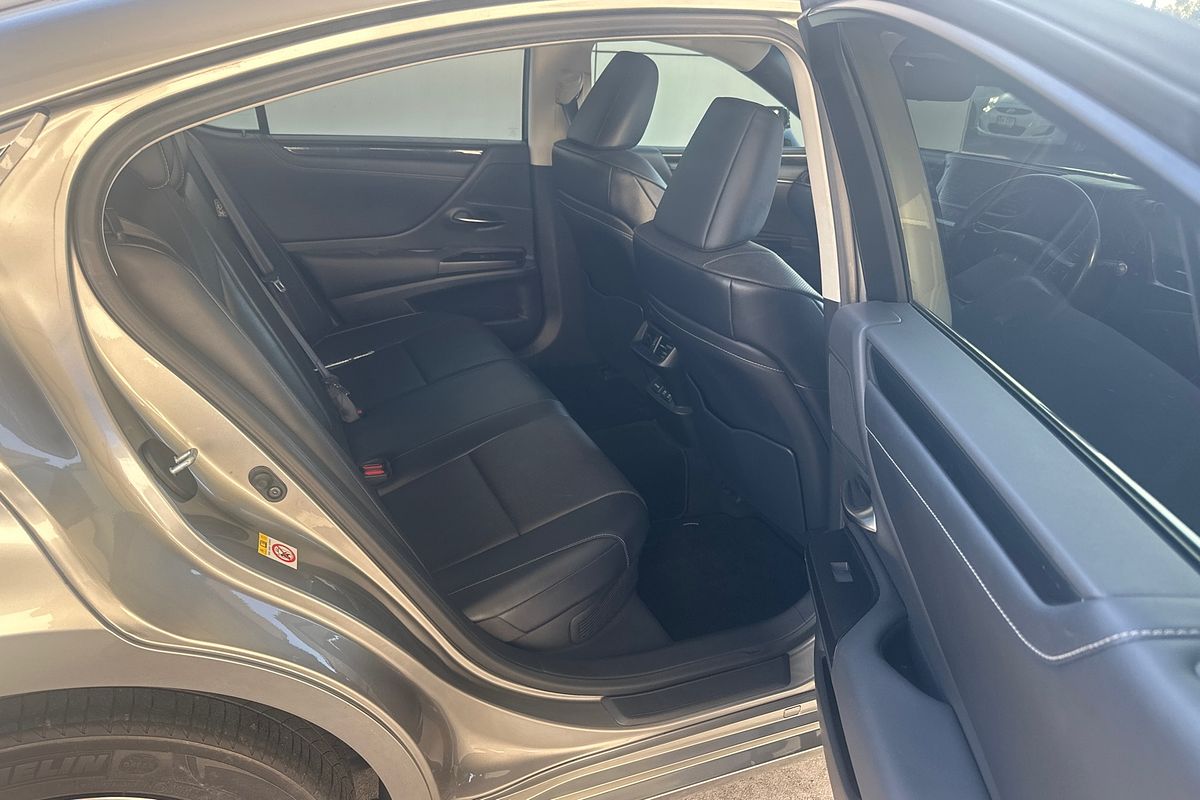 2019 Lexus ES ES300h Luxury AXZH10R