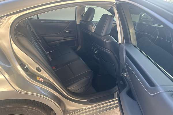 2019 Lexus ES ES300h Luxury AXZH10R