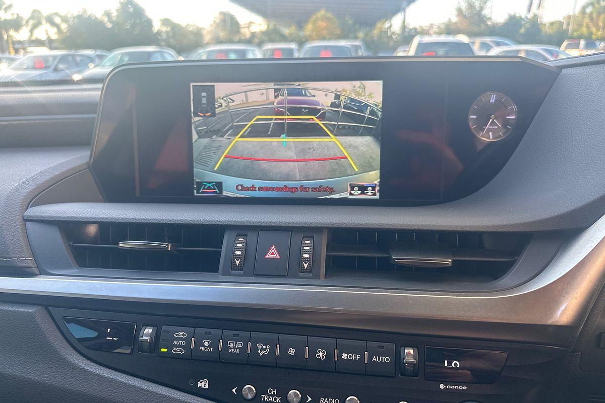 2019 Lexus ES ES300h Luxury AXZH10R