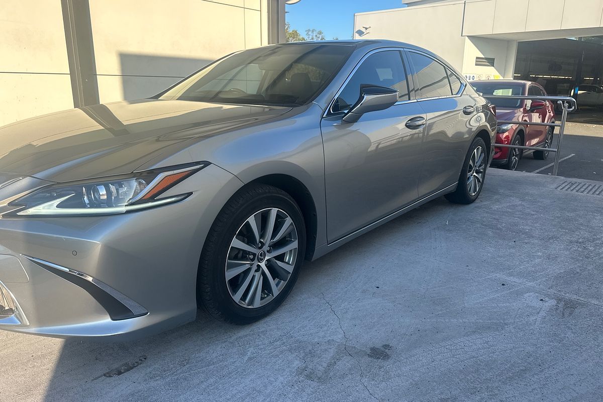 2019 Lexus ES ES300h Luxury AXZH10R