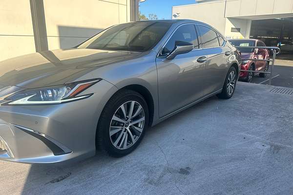 2019 Lexus ES ES300h Luxury AXZH10R