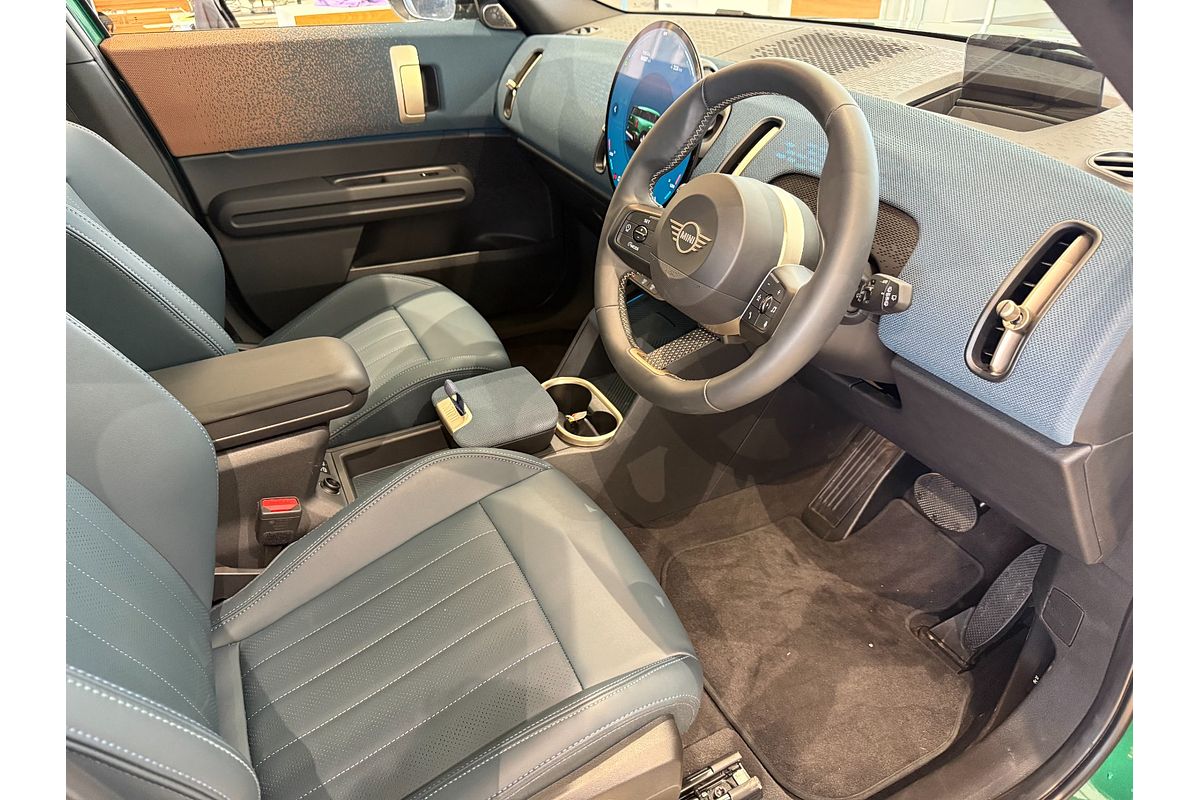 2024 MINI Countryman SE Classic U25
