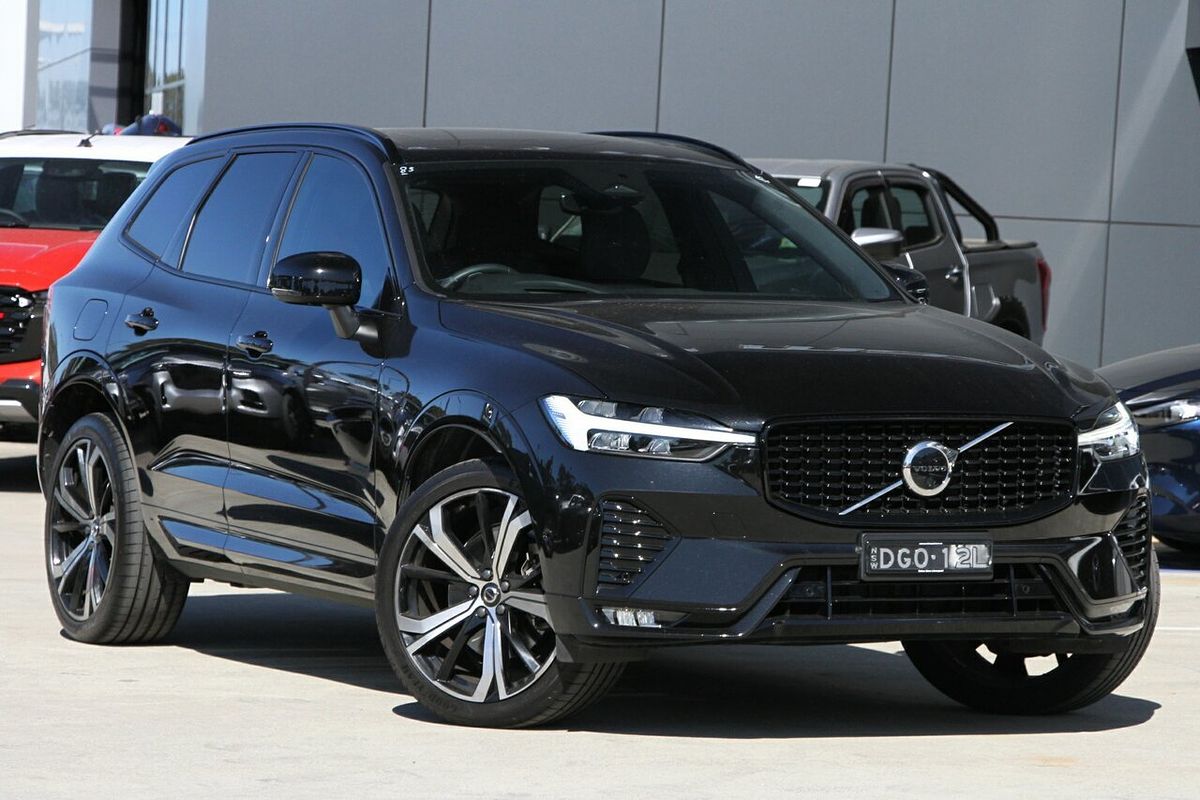 2022 Volvo XC60 B6 R-Design