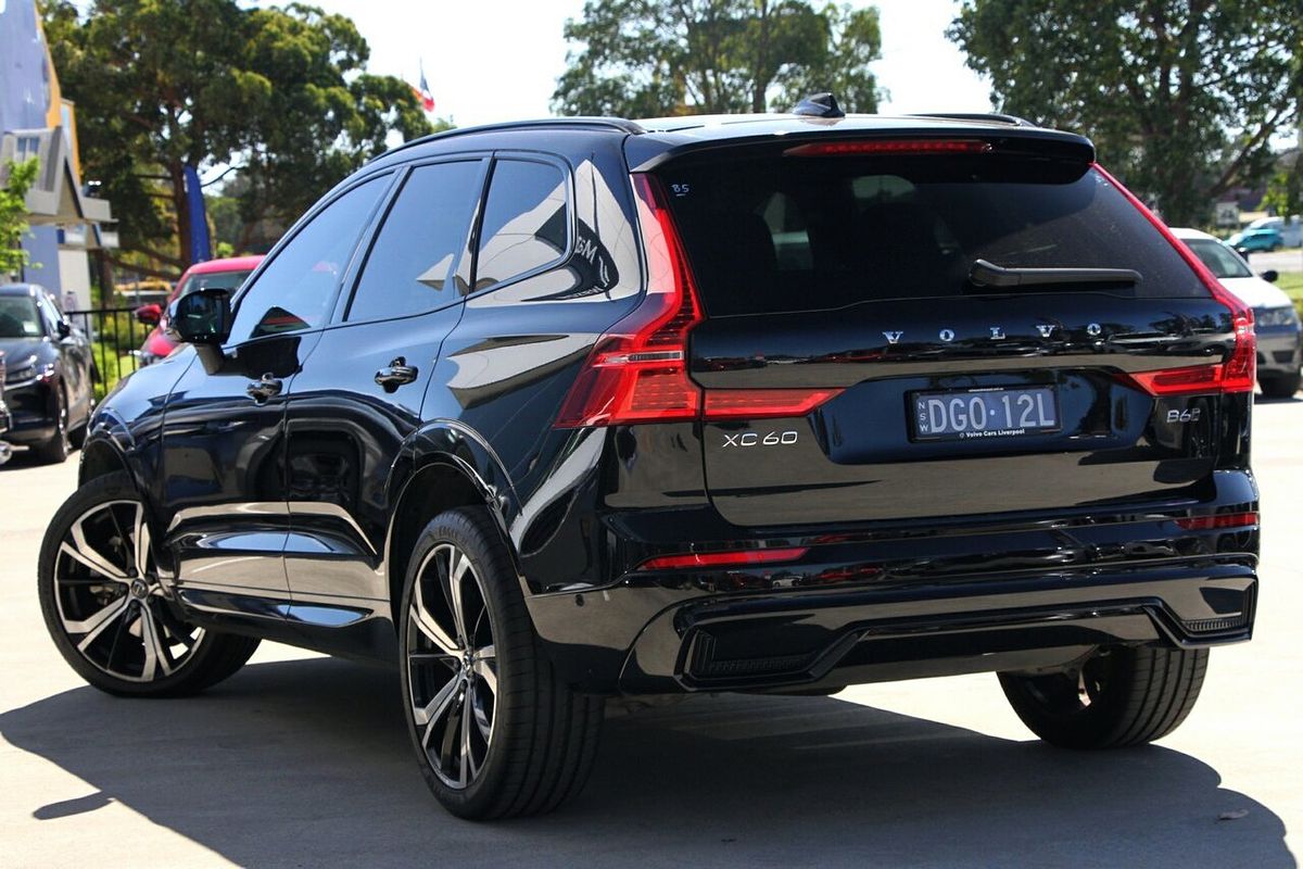2022 Volvo XC60 B6 R-Design