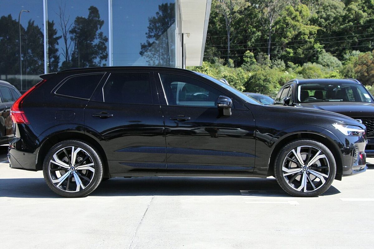 2022 Volvo XC60 B6 R-Design