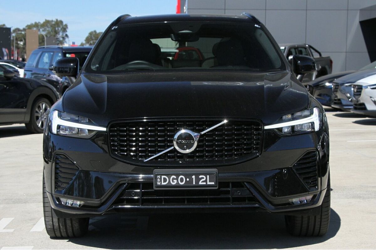 2022 Volvo XC60 B6 R-Design