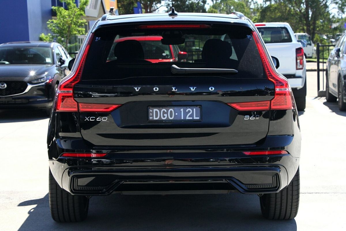 2022 Volvo XC60 B6 R-Design