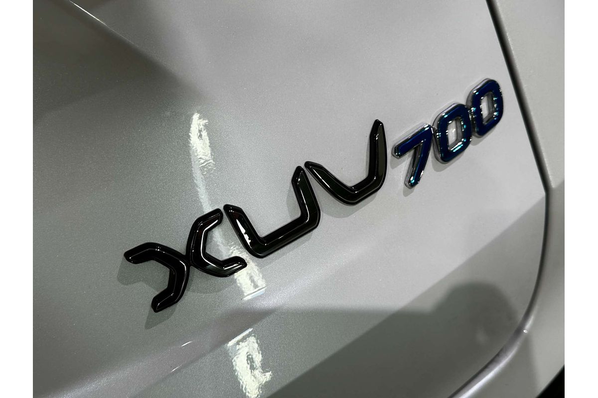 2025 Mahindra XUV700 AX7L