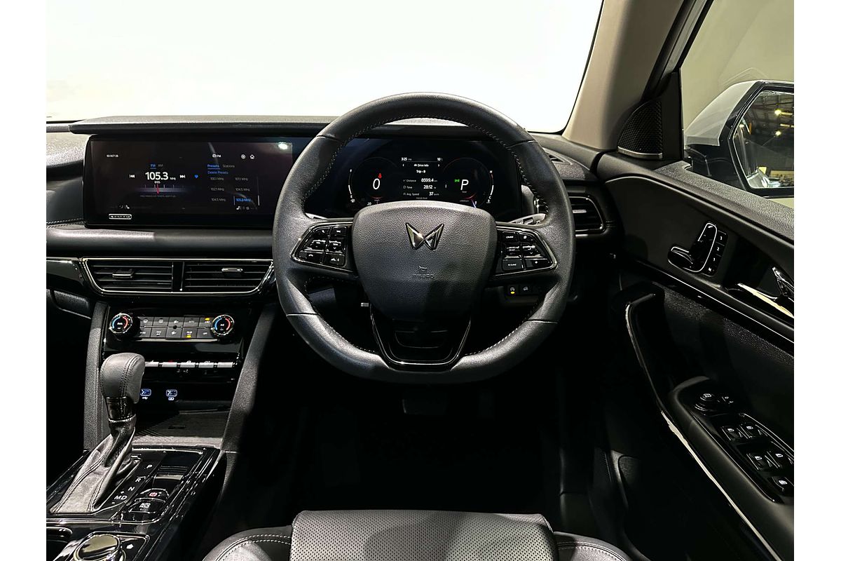 2025 Mahindra XUV700 AX7L