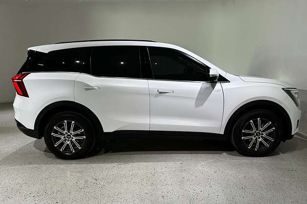 2025 Mahindra XUV700 AX7L