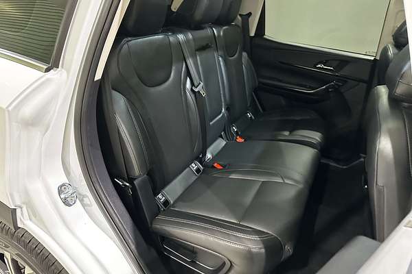 2025 Mahindra XUV700 AX7L
