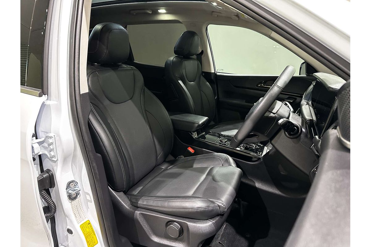 2025 Mahindra XUV700 AX7L