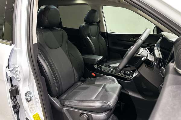 2025 Mahindra XUV700 AX7L