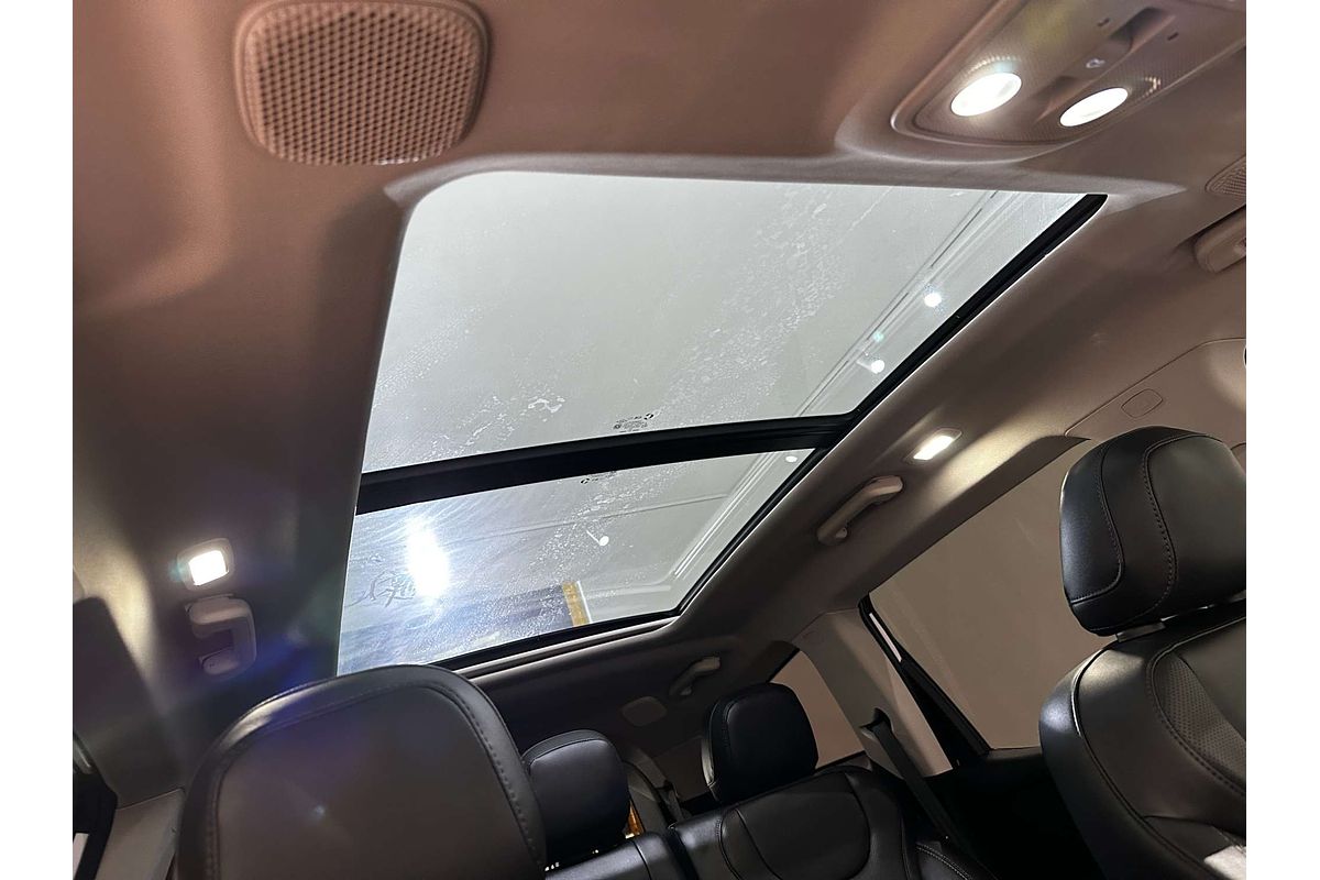 2025 Mahindra XUV700 AX7L