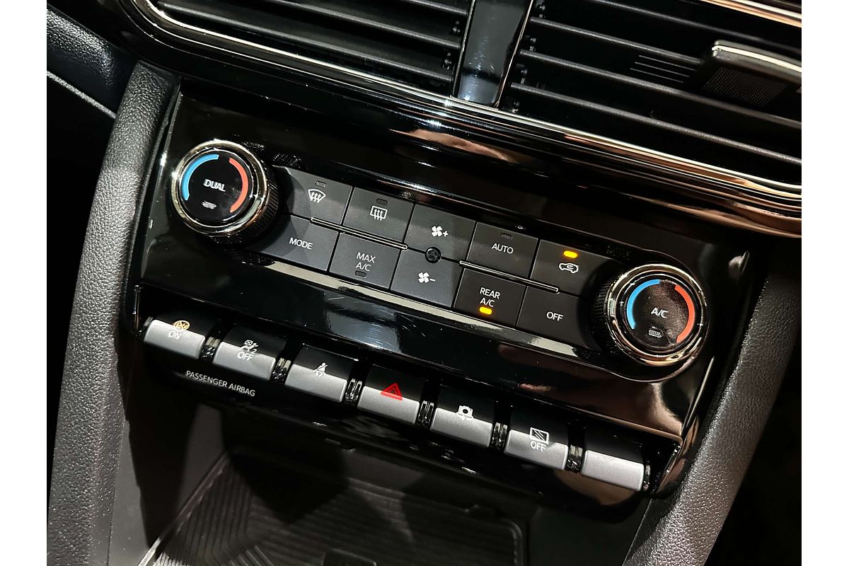 2025 Mahindra XUV700 AX7L
