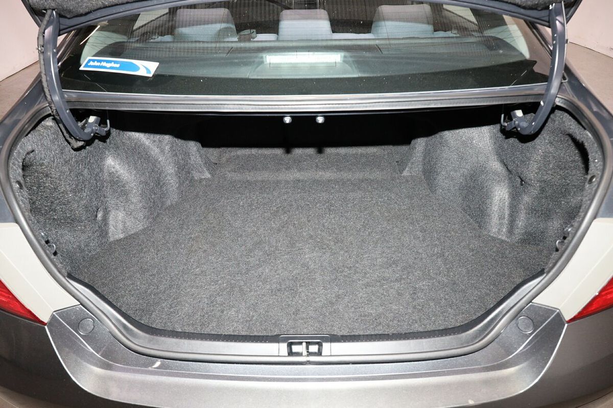 2017 Toyota Camry Atara S ASV50R